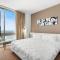 Above it All - a Luxurious Penthouse with High Ceilings - 阳光岛滩