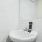 Comfort and Minimalist Studio at Parkland Avenue Apartment By Travelio - 当格浪