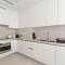FIRST CLASS 2BR Modern Luxury with Canal Views - Dubaj