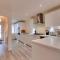 Modern and Spacious Townhouse with Own Carpark Pass the Keys - Cambridge