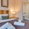 Modern and Spacious Townhouse with Own Carpark Pass the Keys - Cambridge