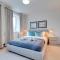 Modern and Spacious Townhouse with Own Carpark Pass the Keys - Cambridge