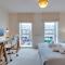 Modern and Spacious Townhouse with Own Carpark Pass the Keys - Cambridge