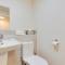 Modern and Spacious Townhouse with Own Carpark Pass the Keys - Cambridge