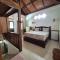 Sams Bungalows And Treks