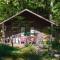 Trekker, Treehouses cabins and lodge rooms