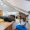 Exquisite 2-Bedroom Penthouse-Sleeps 7-Free Parking with Workstations & High-Speed WiFi - Birmingham