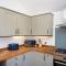 Pass the Keys Stylish 2 Bed Flat near Beach M5 - Бернгем-он-Сі