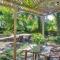 Quiet Retreat with Fire Pit about 4 Miles to Pensacola! - 微风湾