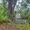 Quiet Retreat with Fire Pit about 4 Miles to Pensacola! - 微风湾