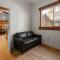 Big Bear Cottage - Walk to Lake, Smart TV, Fireplace, Deck - بيغ بير لاكي