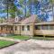 Utter East - great home with large screened porch and firepit next to the pond - Birch Town