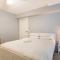 Skyline Escape - Heart of City with Resort Amenities