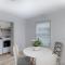 Spacious West Side Home away from Home! - ويتشيتا