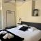 Bajocasse Apt duplex spacieux 3 ch 2 sdb cosy décoration élégante plein centre Bayeux parking public gratuit proche plages du débarquement