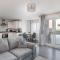 Comfortable 2-Bed Home with Parking & Fast Wi-Fi! - 米尔顿凯恩斯