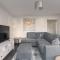 Comfortable 2-Bed Home with Parking & Fast Wi-Fi! - 米尔顿凯恩斯