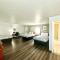 Red Carpet Inn - Stamford
