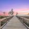 Sunset Shores Modern Oasis by the Sea - 高地景观