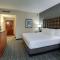 Drury Inn & Suites Charlotte Arrowood