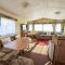 Caravan With Decking At Manor Park In Hunstanton, Sleeps 6 Ref 23045B - Hunstanton
