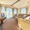 Wonderful 6 Berth Caravan For Hire At Manor Park, Hunstanton, Norfolk Ref 23028S - 亨斯坦顿