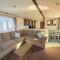 Wonderful 6 Berth Caravan For Hire At Manor Park, Hunstanton, Norfolk Ref 23028S - 亨斯坦顿