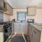 Lovely Caravan With Decking At Manor Park In Hunstanton Ref 23091T - 亨斯坦顿