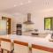 Villa Serenity Cove by IHR - بيل أومبير