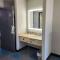 Days Inn & Suites by Wyndham New Iberia