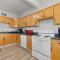 Fireside Haven - Hot Tub & Downtown Walkable - كاستر