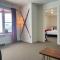 Downtown Red Room at Villages on Aurora - آيرونوود