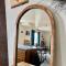 Downtown Green Room at Villages on Aurora - آيرونوود
