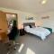 Downtown Green Room at Villages on Aurora - آيرونوود