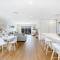 Modern New Villa 8-Walk to shops-10min Airport-CBD
