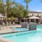 CozySuites Glendale by the stadium with pool 21 - غليندال