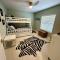 Blue Heron House, Private 4 BR Waterfront w Heated Pool and Fire Pit - رسكن