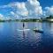 Blue Heron House, Private 4 BR Waterfront w Heated Pool and Fire Pit - رسكن