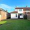 Beautiful 2 Bedroomed Cottage with Garden 10 minutes from Hornsea Beach