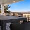 Heated Pool and Jacuzzi, Scenic Mountain View, Lux and Cozy, - 卡顿伍德