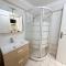 Direct Monaco Studio devant piscine - 博索莱伊