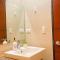 Luxury BGC Condo, Steps to Uptown Mall #oursw31i