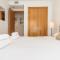 Seaside stay with large terrace, pool & parking REMS - Benalmádena