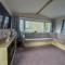 Homely Caravan With Free Wifi At Broadland Sands Park, Suffolk Ref 20002Bs - Hopton on Sea