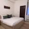 Ensquare Hotel - Aesthetic 2 BHK Mountain View apartment With Netflix, Kitchen near laxman jhula tapovan - ريشيكيش