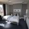 Dwell Living Central 5 BD, Sleeps 10