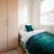 Spacious home 3 min from station - London