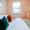 Spacious home 3 min from station - London