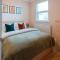 Spacious home 3 min from station - London