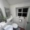 The Hay Loft - private bathroom in separate building - Tolland
